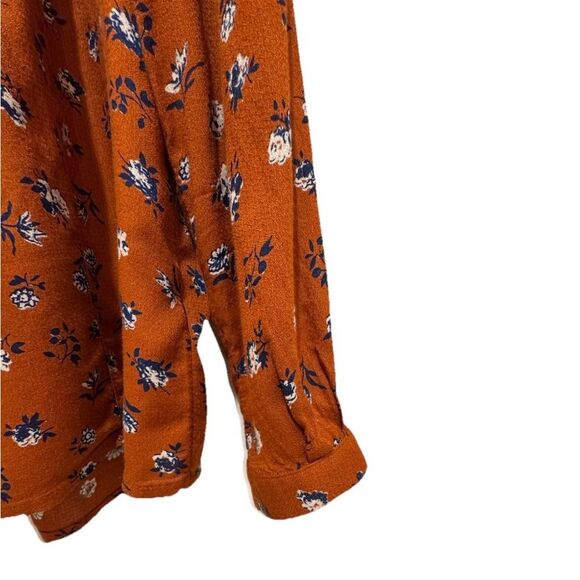 🔥HP🔥 Lucky Brand Floral High-Low Blouse Burnt Orange V-Neck Smocked. Medium - Picture 3 of 8